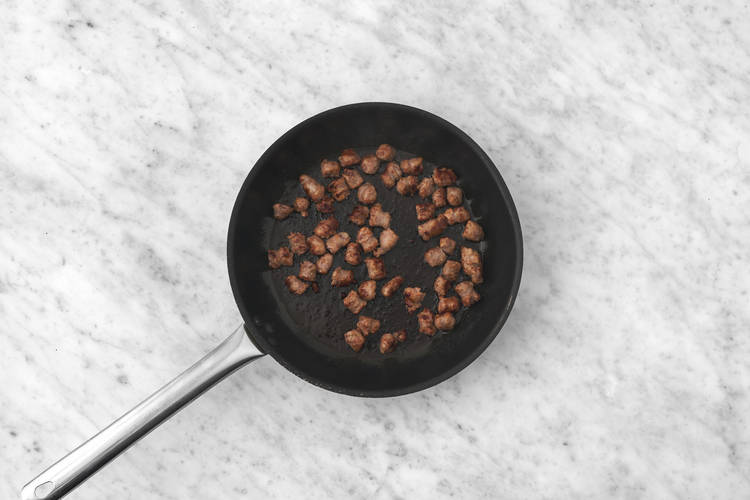 Cuocere la salsiccia 