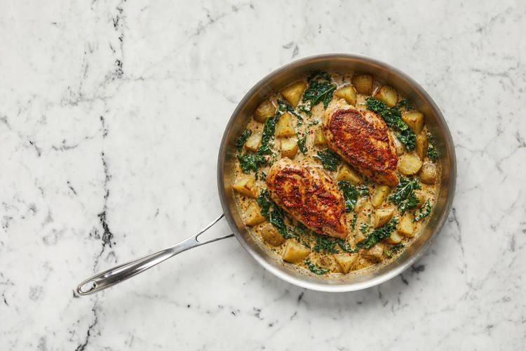 Rôtir les pommes de terre et le poulet