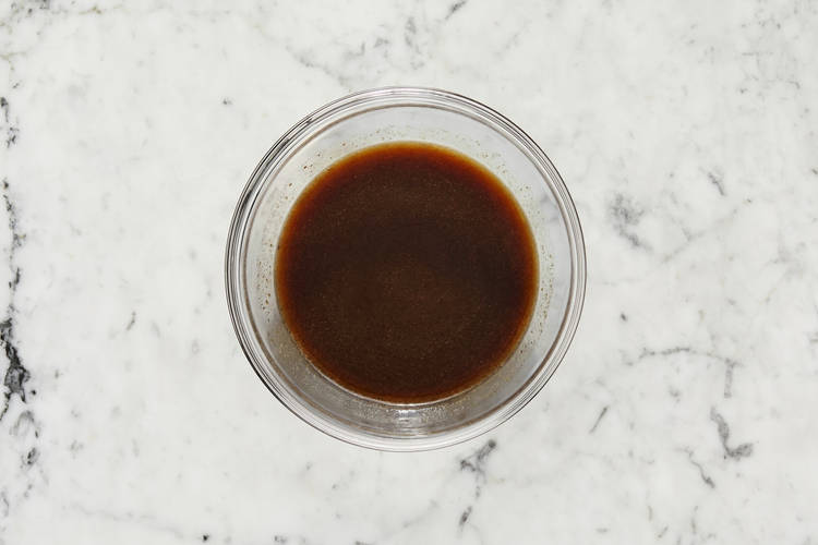 Préparer et mélanger la sauce