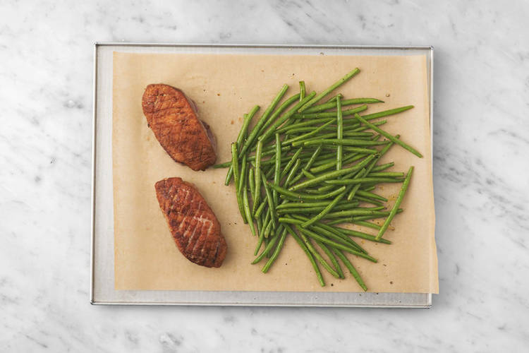 Bohnen in den Ofen geben