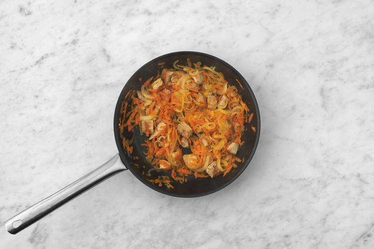 Nudelpfanne zubereiten