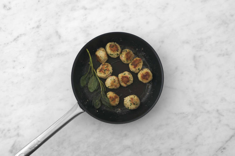 Rosolare i canederli