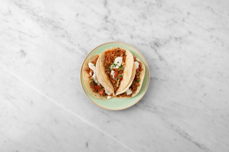 Monta los tacos y disfruta