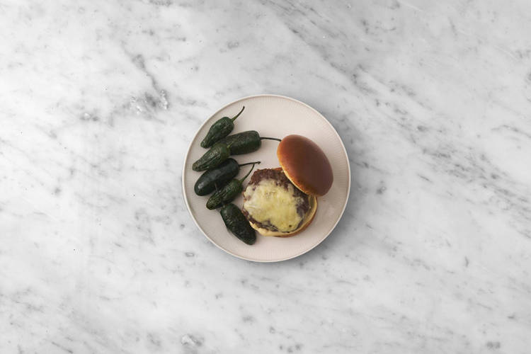 Monta la hamburguesa y disfruta