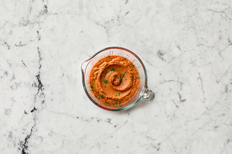 Cuire les légumes et préparer la muhammara