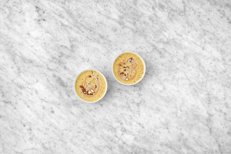 Server mango-blåbærsmoothiebowl