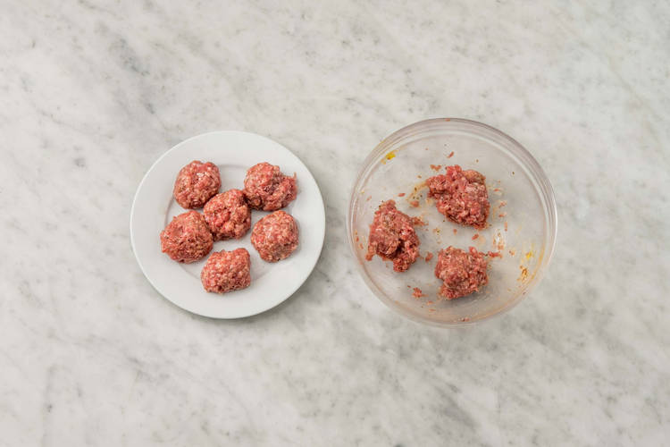 Förbered köttbullar