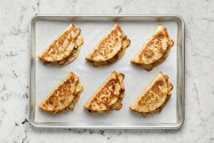 Cuire les quesadillas