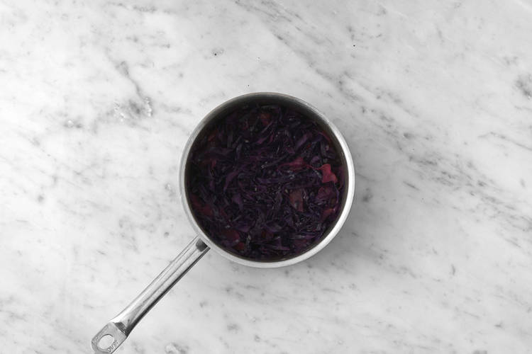 Apfel-Rotkohl kochen