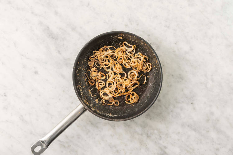 Für die Röstzwiebeln