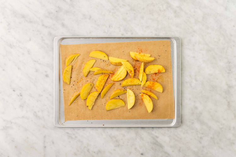 Rôtir les quartiers de pommes de terre