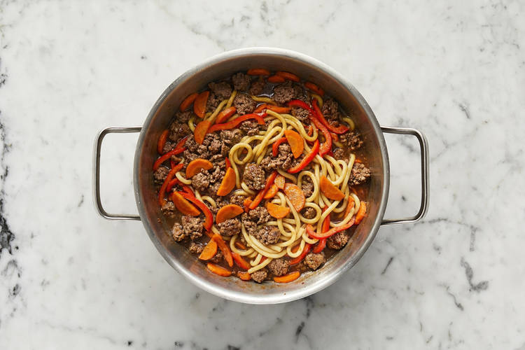 Préparer le yaki udon