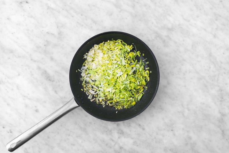Fry the leek
