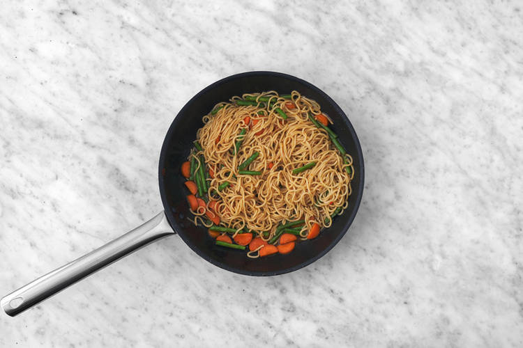 Make the noodle stir-fry