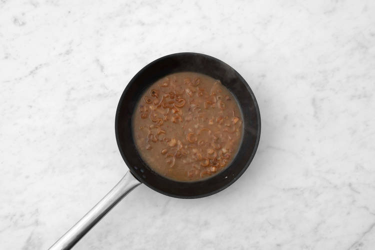 Préparer la sauce à l’échalote