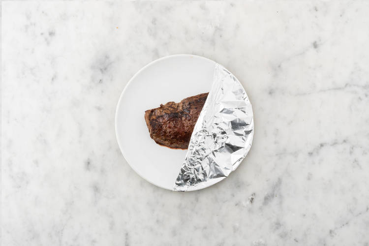 Saisir et rôtir les steaks