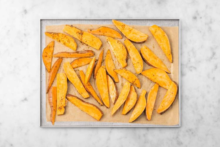 Rôtir les quartiers de patates douces