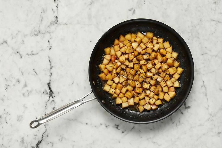Caramelize apples