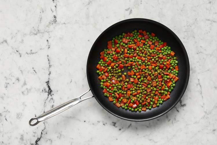 Préparer la sauce et commencer le riz