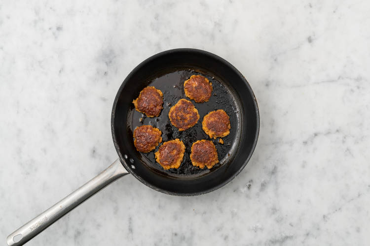 Cook the halloumi