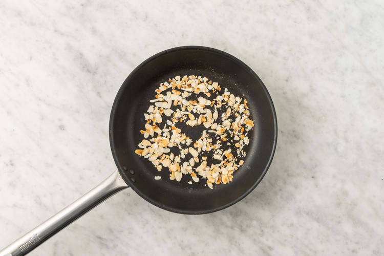 Dorer les amandes effilées