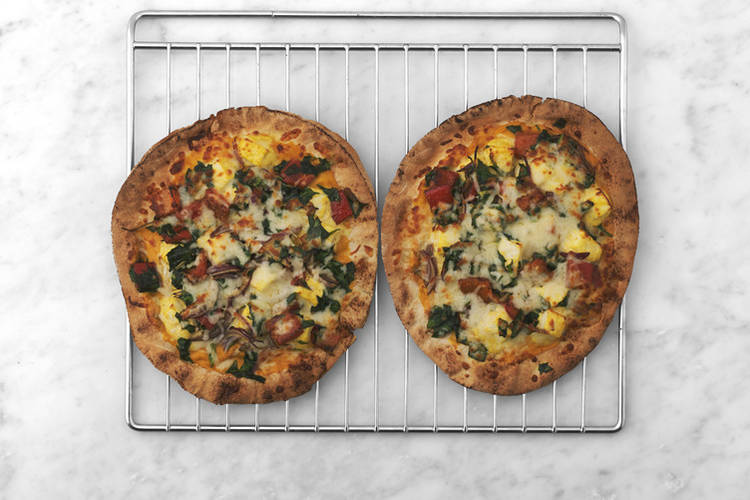 Make the curry sauce & bake the pizza 