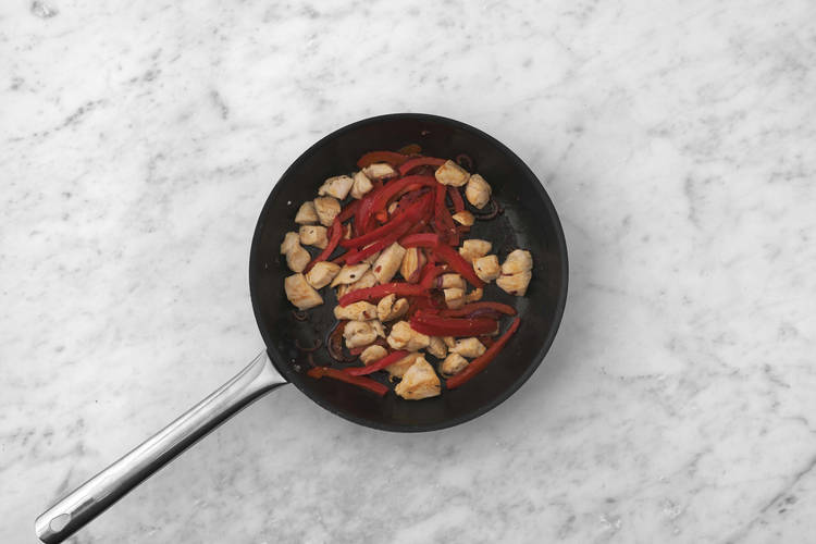 Le poulet part en cuisson