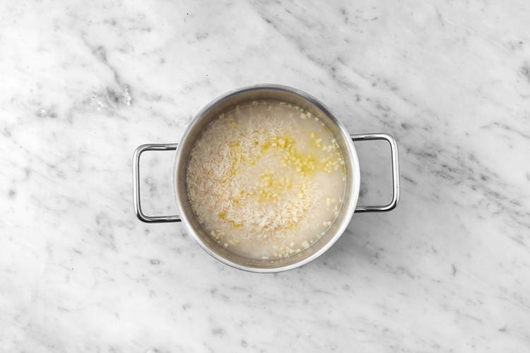 Cook the rice 