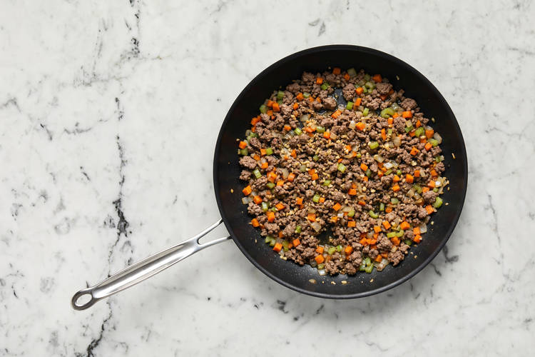 Cuire le bœuf et les légumes