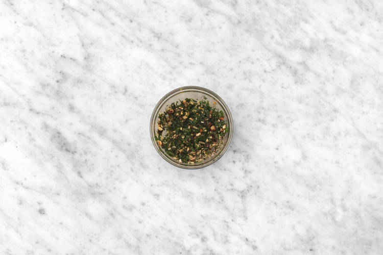 Hazelnootgremolata maken