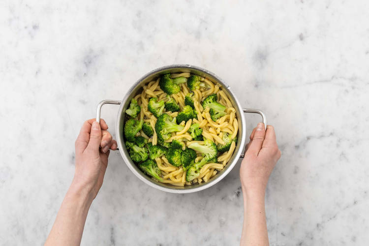 Pasta & Brokkoli kochen