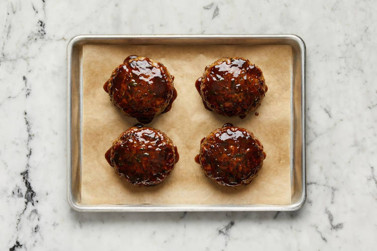 Cuire les galettes de bœuf