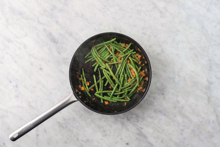 Cook the tomato-ginger beans