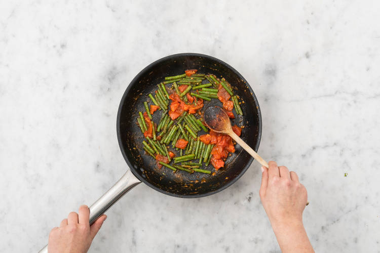 Cook the tomato-ginger beans