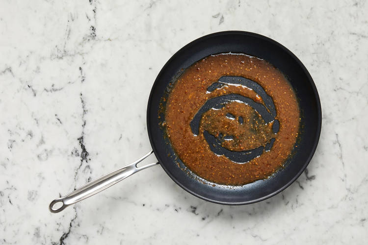 Préparer la sauce de cuisson moutarde-abricot