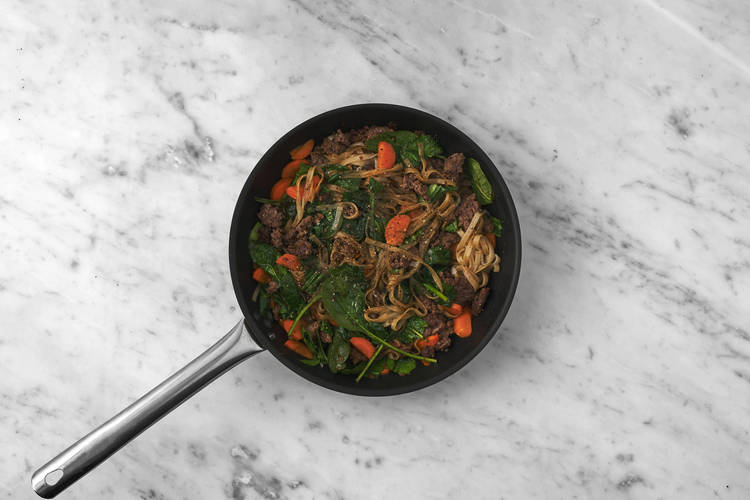 Make the noodle stir-fry