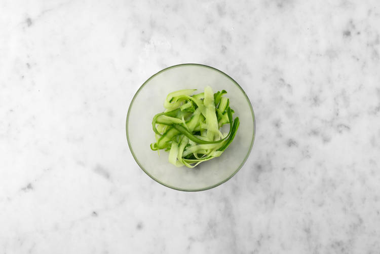 Prepare the Cucumber Chutney