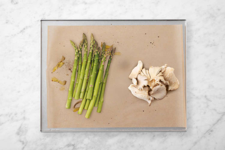 Bag asparges og svampe