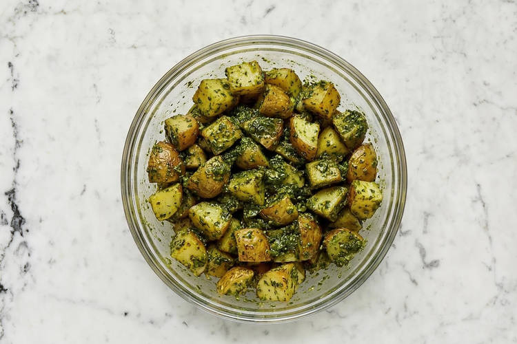 Remuer les pommes de terre