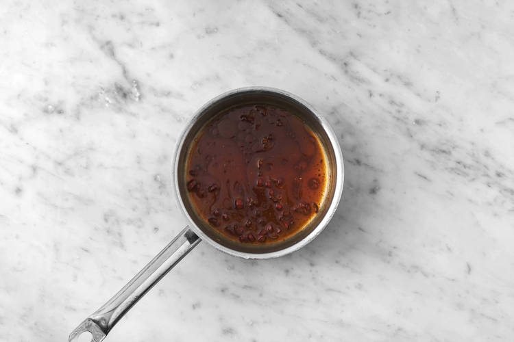 Gör soja-chilidressing
