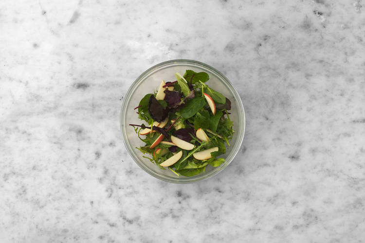 Færdiggør æblesalat