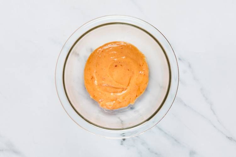 Préparer la mayo au chili doux
