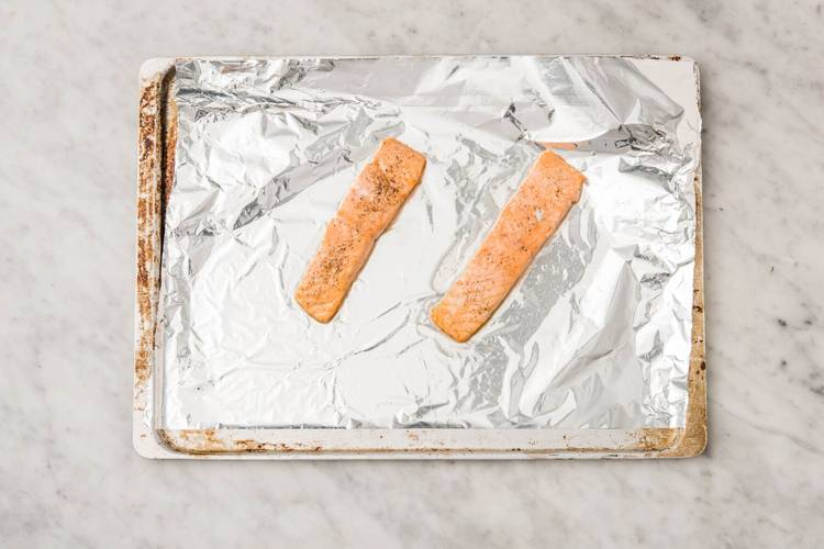 Préparer le glaçage et griller le saumon