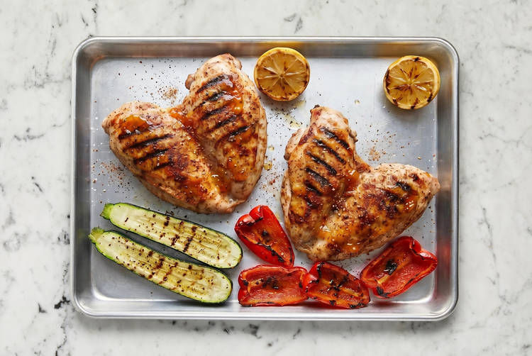 Griller la dinde, les légumes et le citron