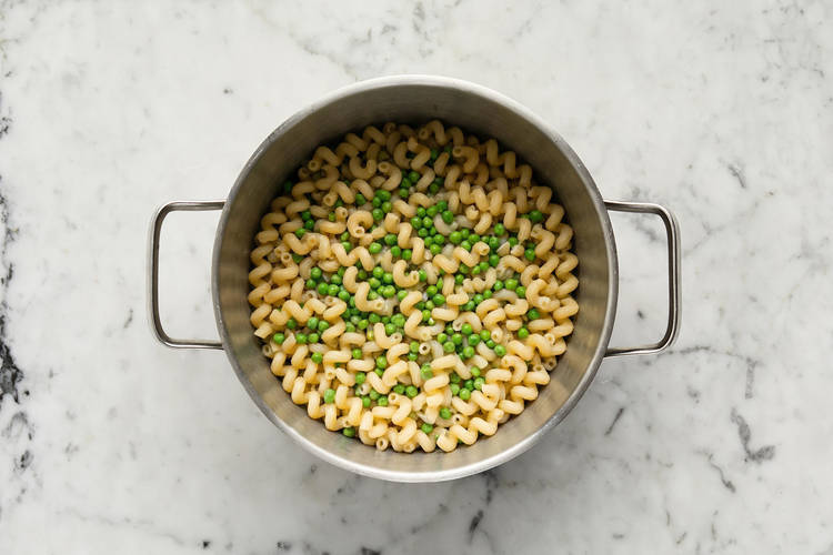 Cook pasta and peas