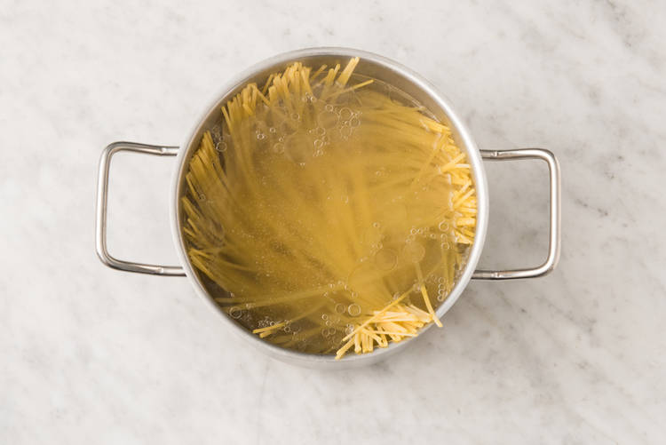 Spaghetti kochen