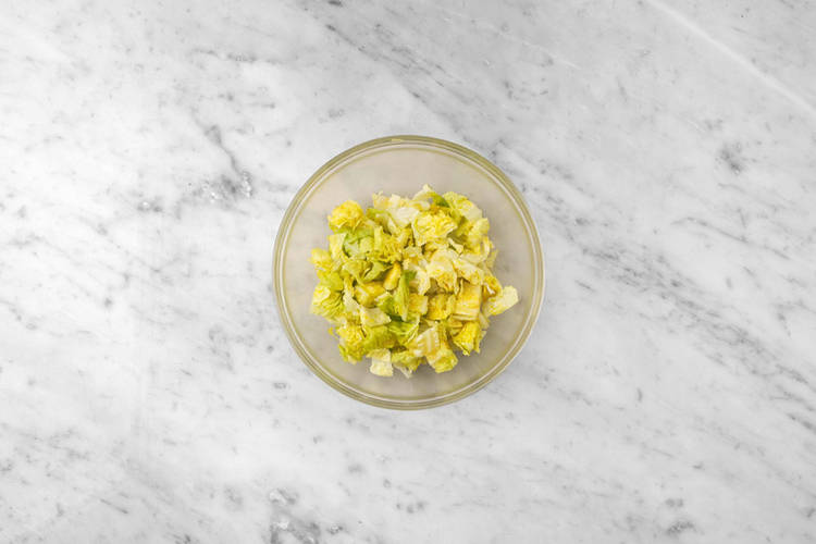 Salat vermengen