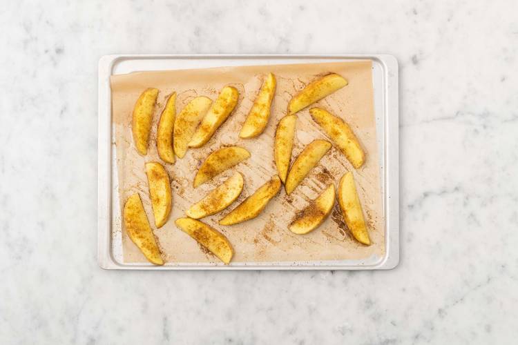 Cuire les quartiers de pommes de terre