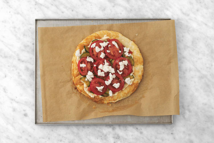 On garnit la tarte