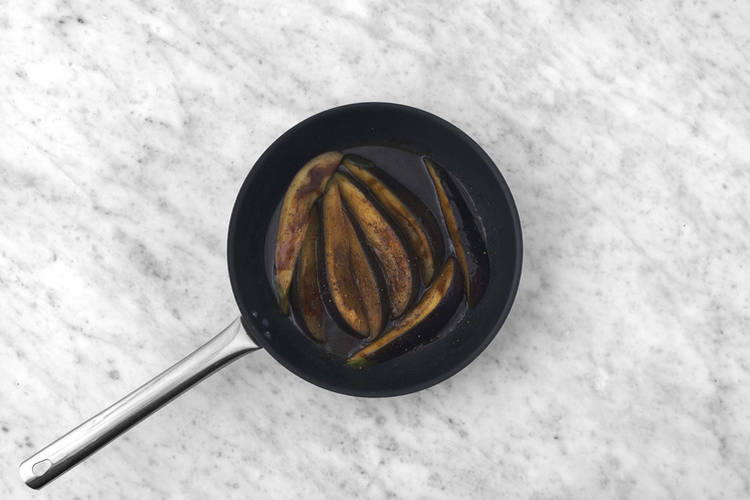 Aubergine bakken